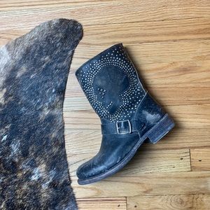 Frye Jenna skull stud short boots